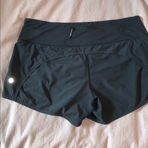 Lululemon size 8 black run times short 4”